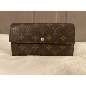 🚫SOLD🚫 ♥️ Louis Vuitton Monogram Portefeiulle Sarah Long Bifold Wallet ♥️